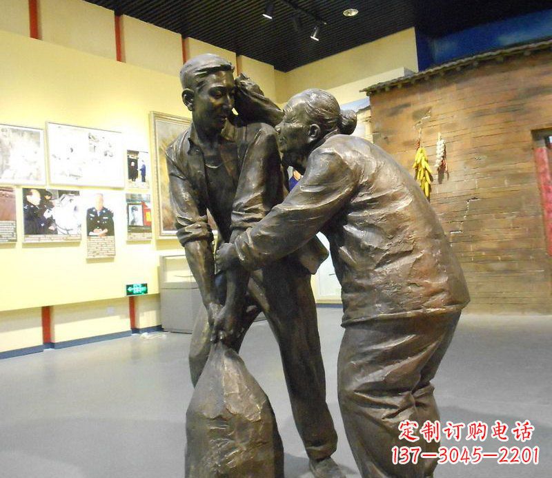 吉林帮老人干活铜雕