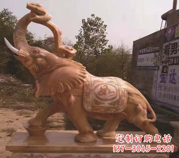 吉林鼻卷如意的大象石雕