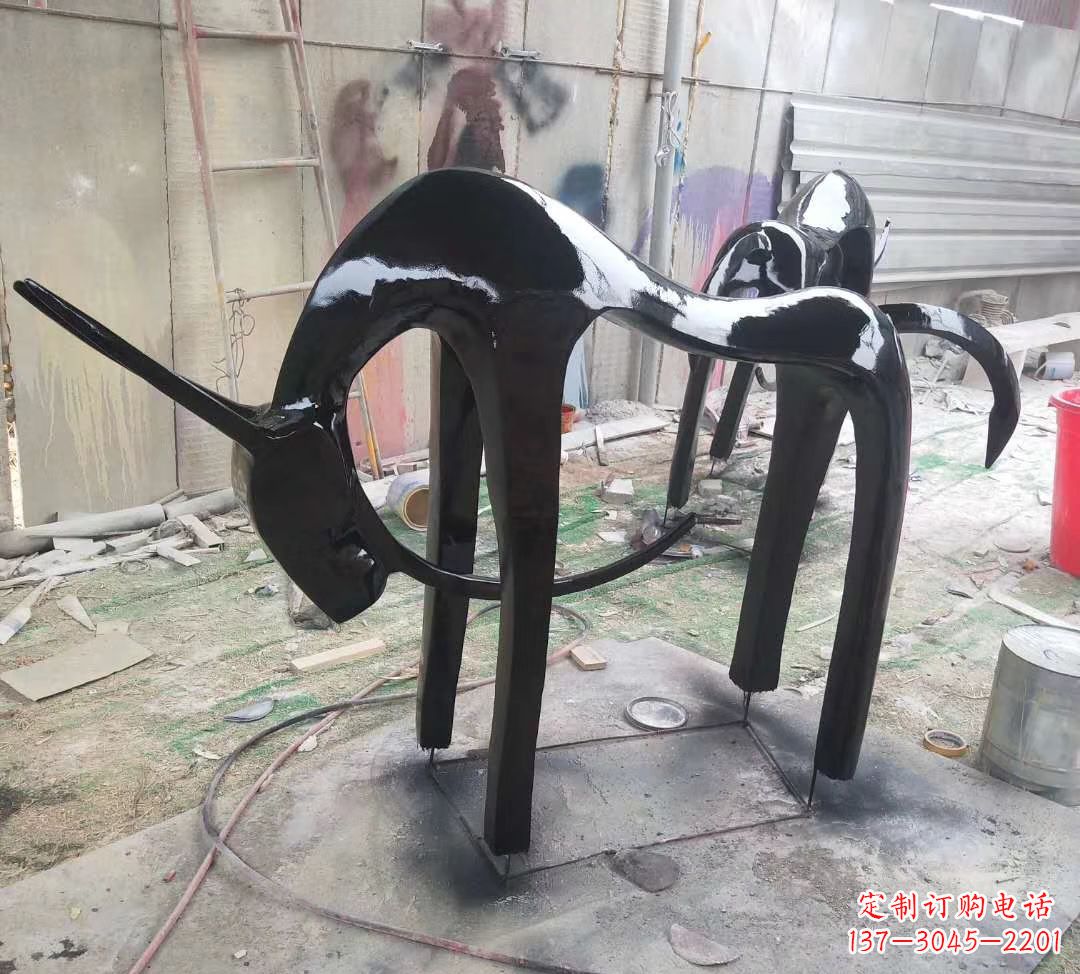 吉林玻璃钢制作的鹿雕塑——装点你的庭院