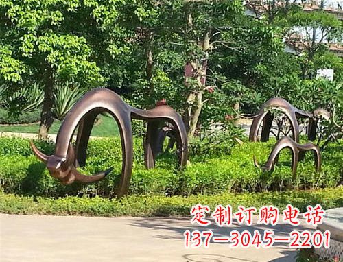 吉林玻璃钢动物雕塑 抽象牛-公园草坪动物雕塑摆件