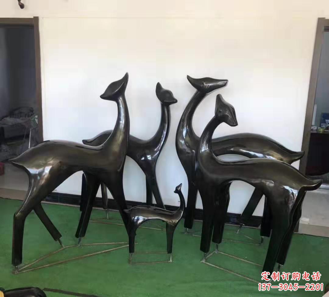 吉林玻璃钢仿铜鹿雕塑完美点缀庭院景观