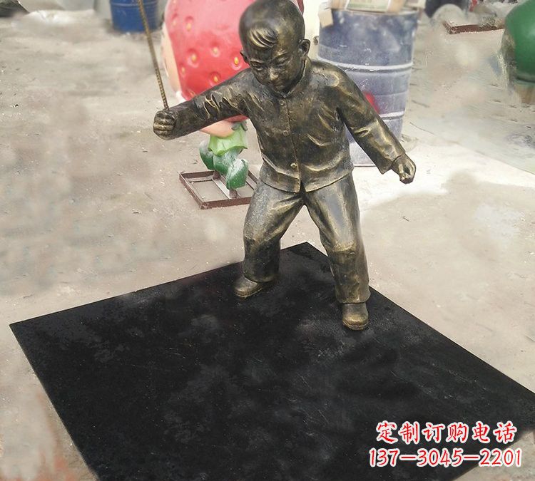 吉林玻璃钢仿铜打陀螺的儿童雕塑