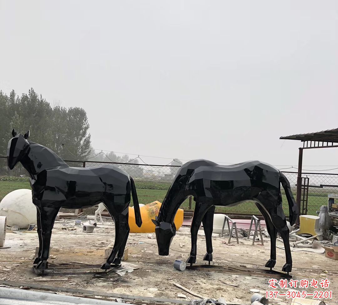 吉林玻璃钢几何吃草马雕塑公园动物玻璃钢马雕塑 (4)