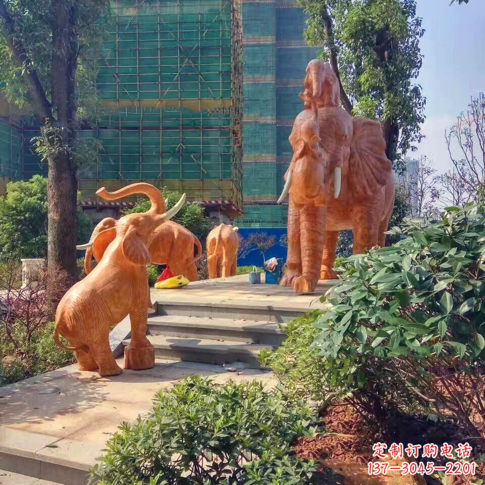 吉林玻璃钢卡通大象雕塑——给小区园林带来活力