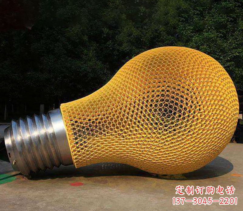 吉林不锈钢灯泡雕塑灯光下的美丽