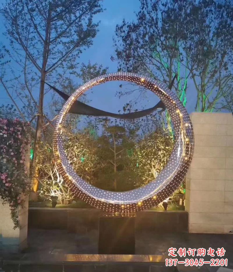 吉林不锈钢圆环雕塑艺术与环境的完美结合