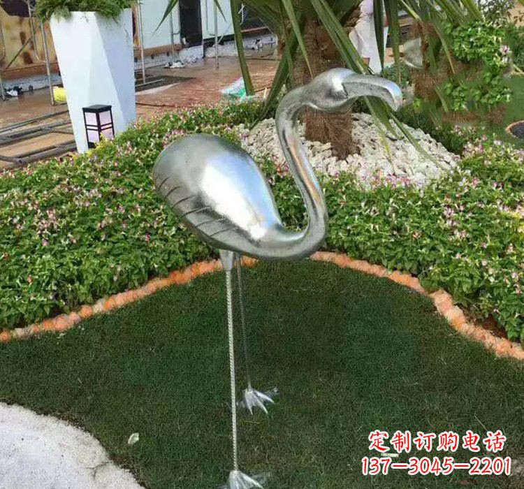吉林火烈鸟雕塑美丽而又充满力量