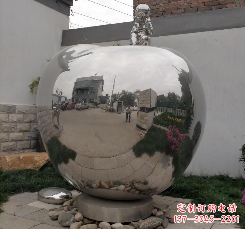 吉林不锈钢金色苹果雕塑古典与现代的结合