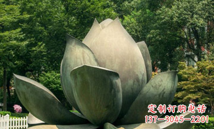 吉林不锈钢莲花公园精美的雕塑装点