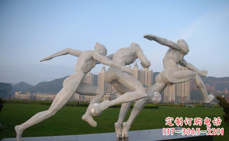 吉林不锈钢踢足球的人物公园景观雕塑