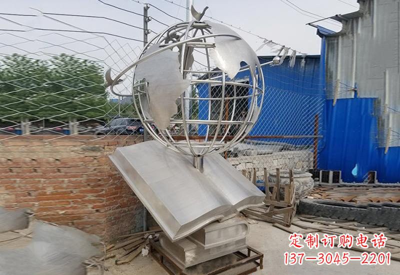吉林不锈钢校园里的地球雕塑