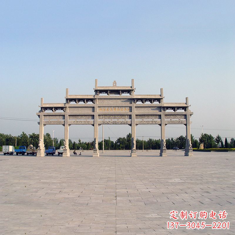 吉林精美石雕牌坊点缀城市广场