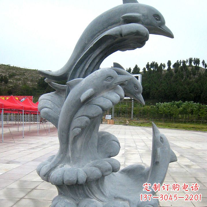 吉林海豚雕塑凝聚着美丽与动感