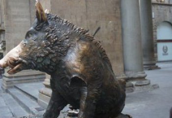吉林野猪雕塑给步行街带来美丽风景