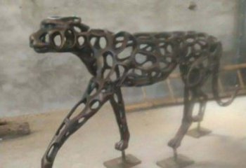 吉林珍贵的豹雕塑——金钱豹公园的标志
