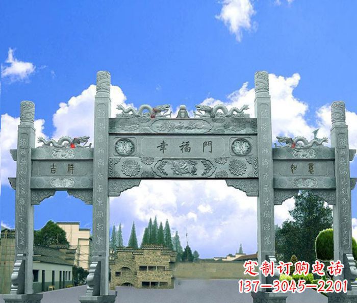 吉林村庄三门牌坊的雕塑之美