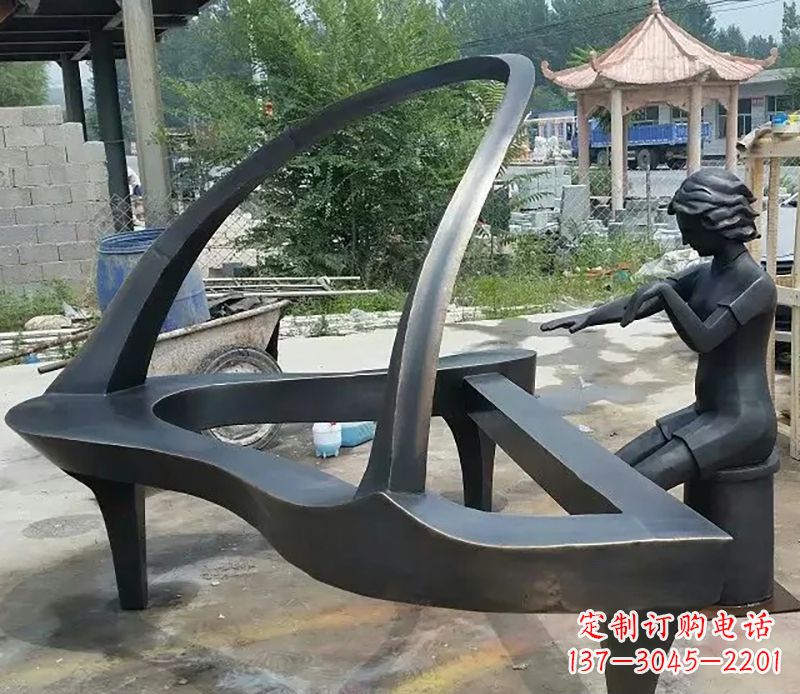 吉林钢琴抽象铜雕
