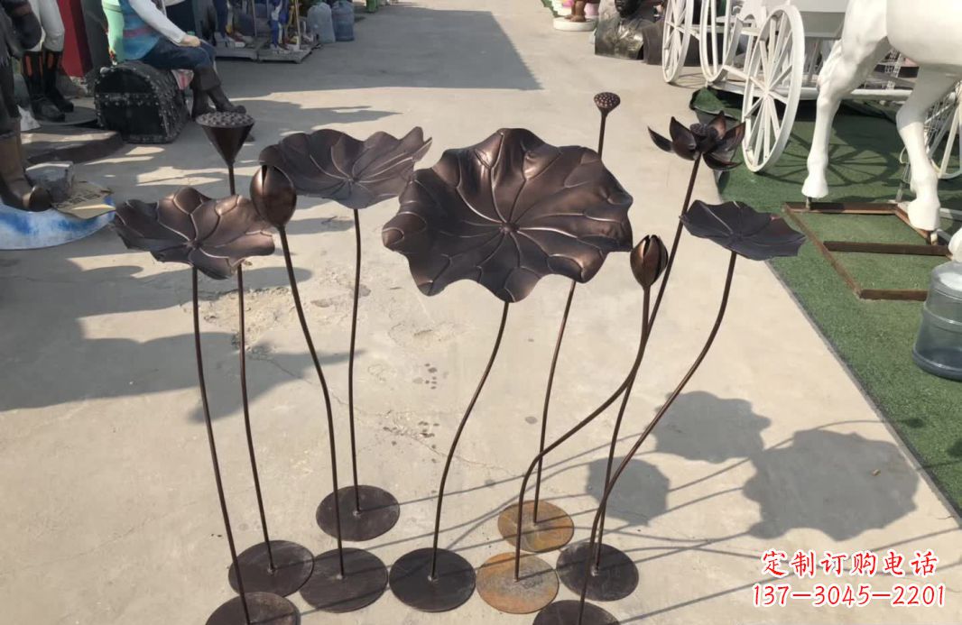 吉林锻铜园林异彩纷呈的荷花雕塑