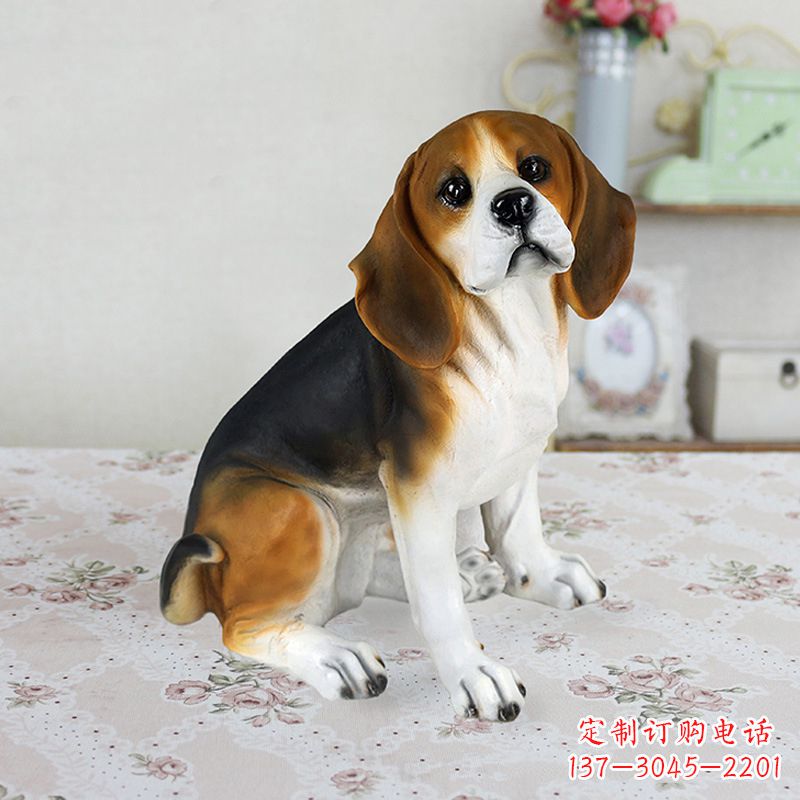吉林玻璃钢蹲姿仿真比格犬雕塑