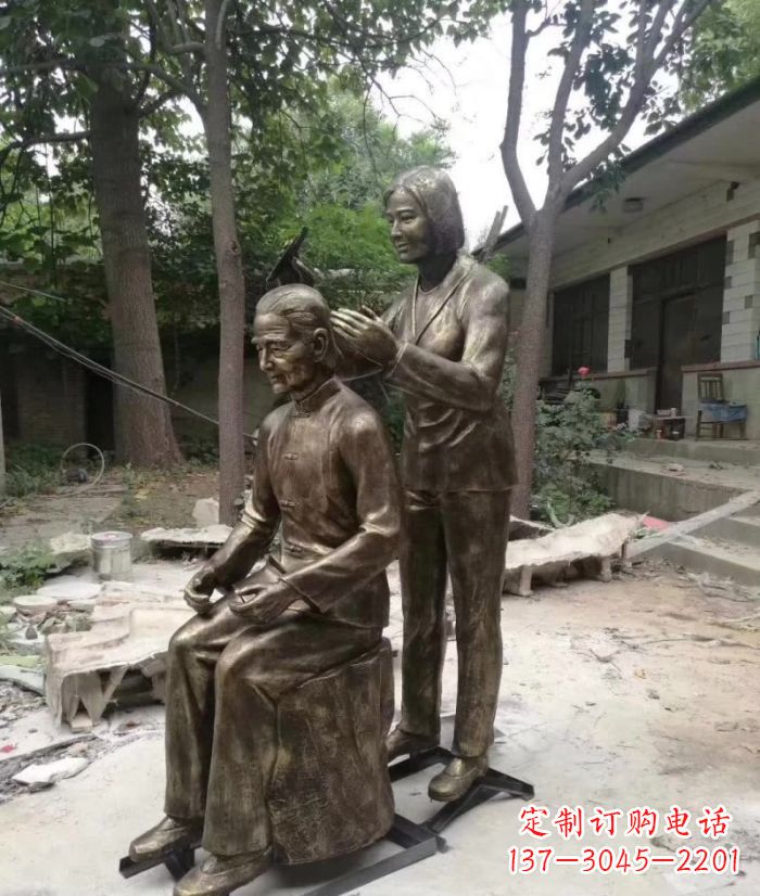 吉林纪念母亲的传统铜雕梳头人物