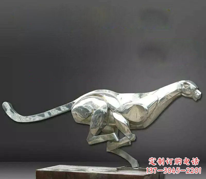 吉林公园不锈钢奔跑的豹子动物雕塑
