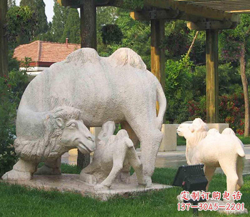 吉林公园骆驼一家石雕
