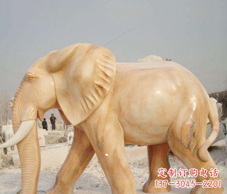 吉林公园晚霞红大象雕塑