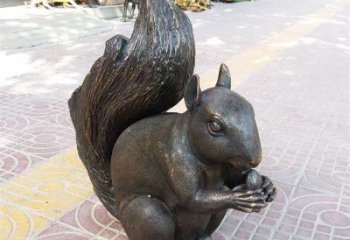 吉林令人惊叹的松鼠铜雕塑