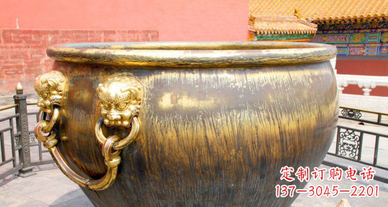 吉林故宫圆形水缸铜雕，展现古典典雅之美
