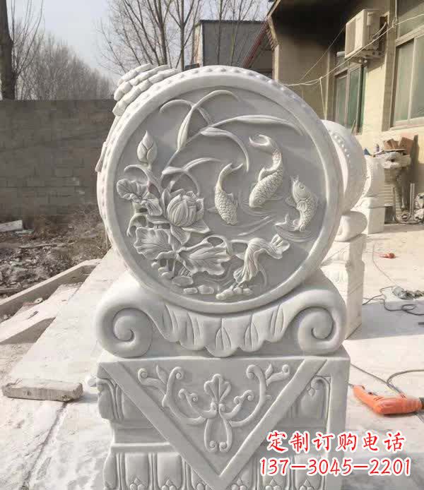 吉林以汉白玉石制作的门墩雕塑
