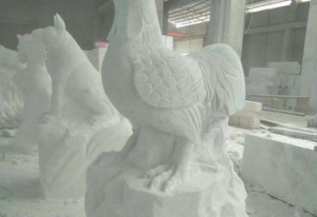 吉林华丽而神奇的汉白玉中领生肖鸡雕塑