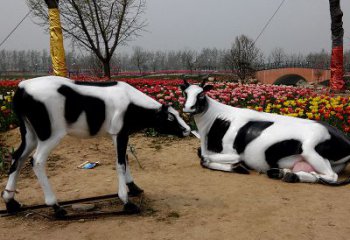 吉林室外仿真动物雕塑-奶牛，为您打造精美细腻的艺术品