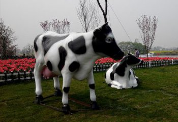 吉林真实农场气息的户外仿真奶牛雕塑