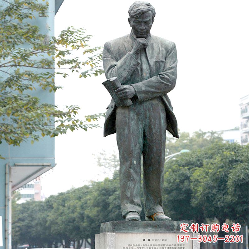 吉林很多历史上著名的人物都有精美的雕塑来表彰…