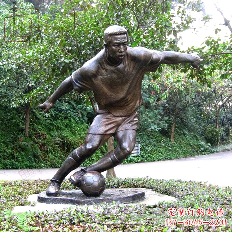 吉林踢足球铜雕体育运动人物雕塑