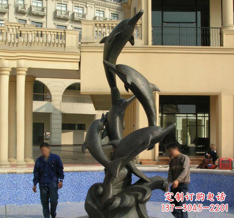 吉林跳跃海豚雕塑