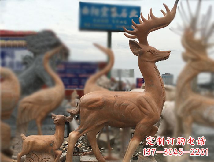 吉林晚霞红动物驯鹿公园石雕