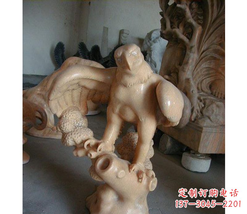 吉林晚霞红老鹰石雕