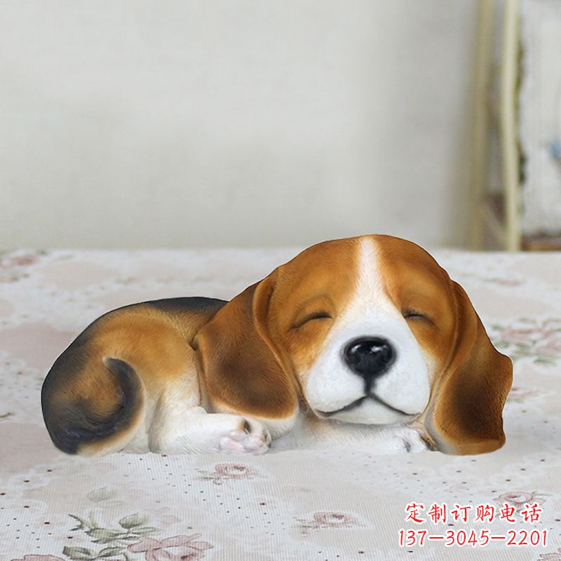 吉林卧姿比格犬仿真雕塑,睡觉的小狗狗是内美陈动物雕塑摆件