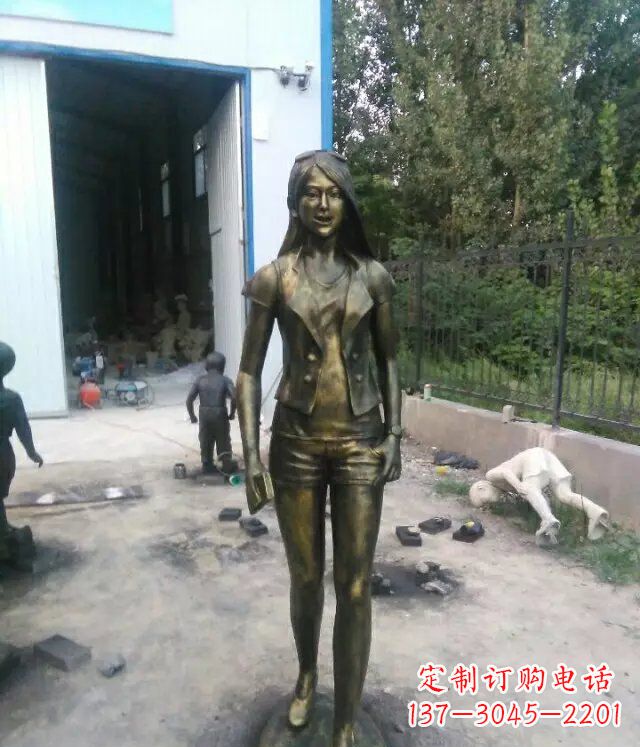 吉林现代美女广场人物铜雕