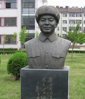 吉林校园雷锋铜像