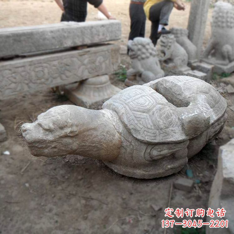 吉林朱雀站在赑屃上的石雕