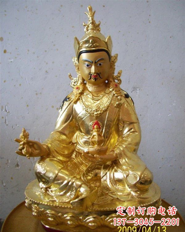 吉林铸铜贴金藏佛莲花生大士雕塑