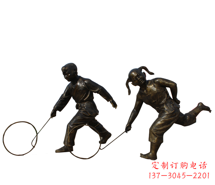 吉林公园滚铁环的儿童铜雕