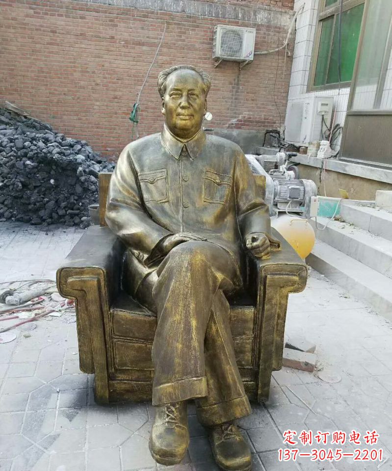 吉林坐沙发的毛主席铜雕
