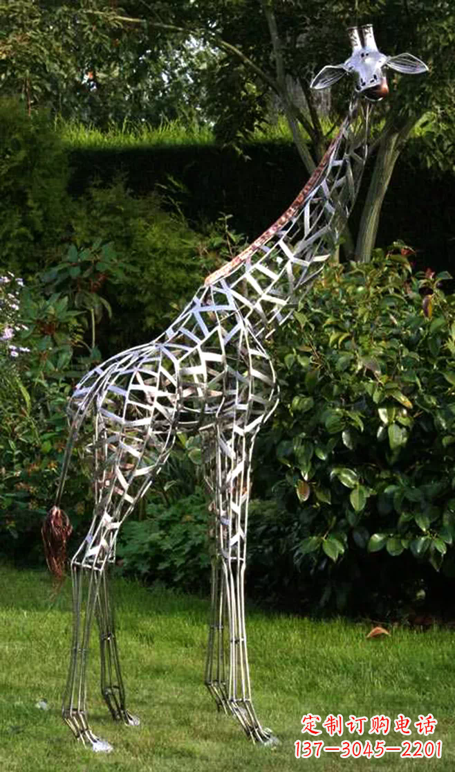 吉林长颈鹿雕塑-户外草坪大型不锈钢镂空长颈鹿雕塑