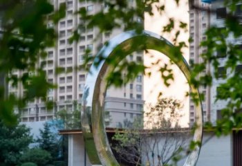 吉林圆环雕塑-别墅草坪不锈钢镜面大型户外景观圆环雕塑